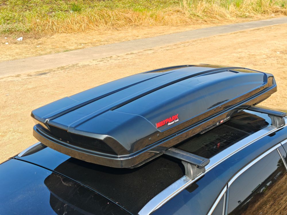 Car roof box 3025